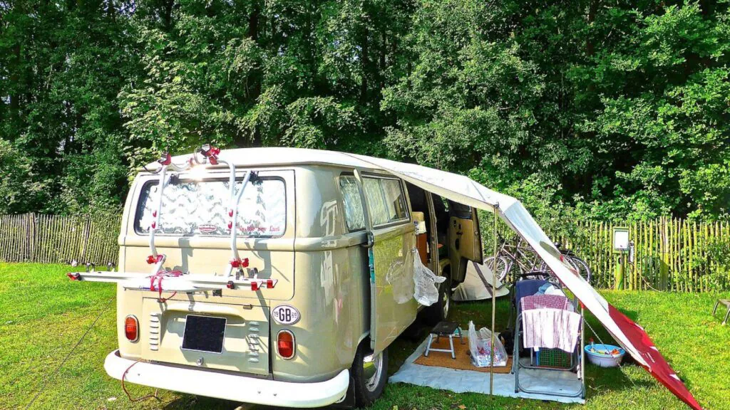 Guide des meilleurs campings bord de lac dans le Doubs
